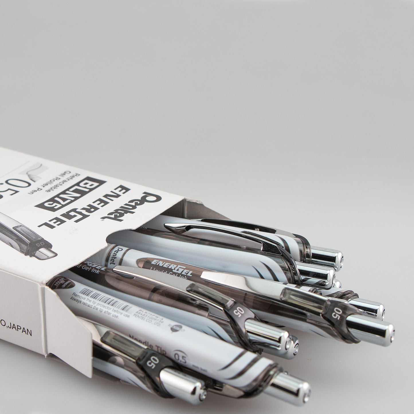 EnerGel Pearl Retractable (0.5mm) Needle Tip, Fine Line, Black Accent, Black Ink (BLN75PW-A)