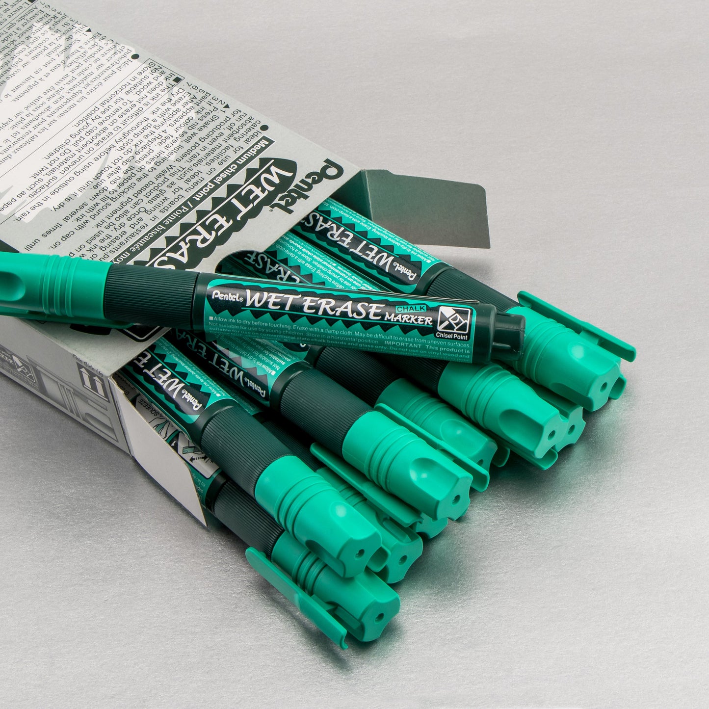Pentel Arts Wet Erase Chalk Marker, Chisel Tip, Green Ink (SMW26-D)